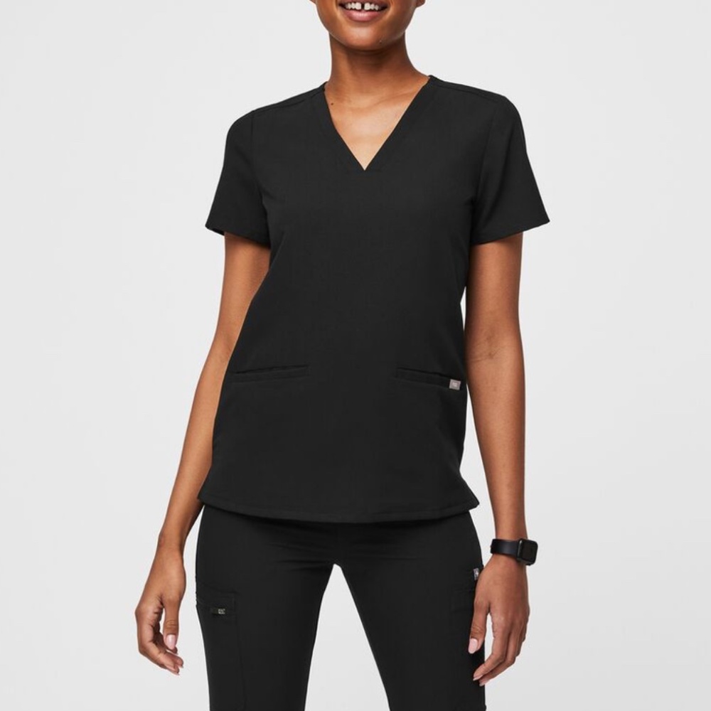 Figs Casma 3 Pocket Scrub Top, BLACK, size Small